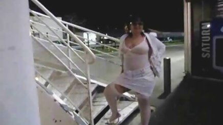 Köle amatör porno anal masanın üzerinde köle derin boğaz
