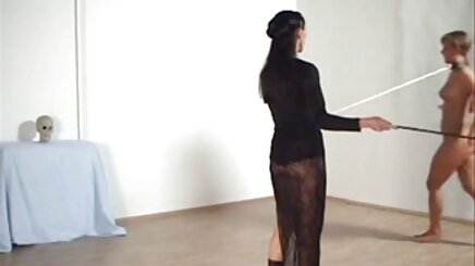 Soyunma türk anal porno odasında oral seks,