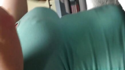 Adam güzel bir turkanalsikis kadının çıplak kıçına karışıyor